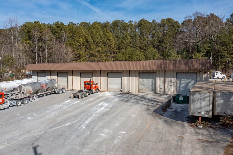 More Photos Of 51 Hickory Springs Ind Dr, Holly Springs Service For Lease