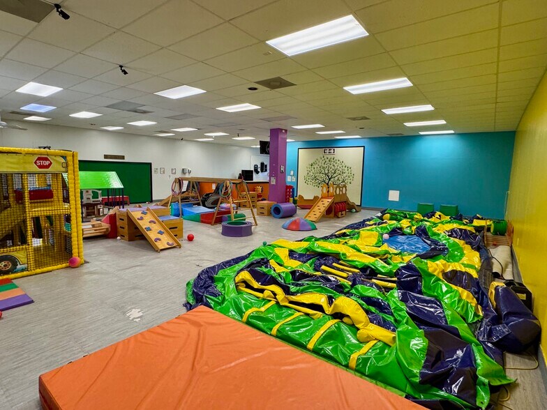 More Photos Of 1024-1064 Pine Ridge Rd, Naples Unknown For Lease