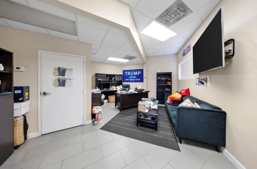 More Photos Of 887 E Okeechobee Rd, Hialeah General Retail For Sale