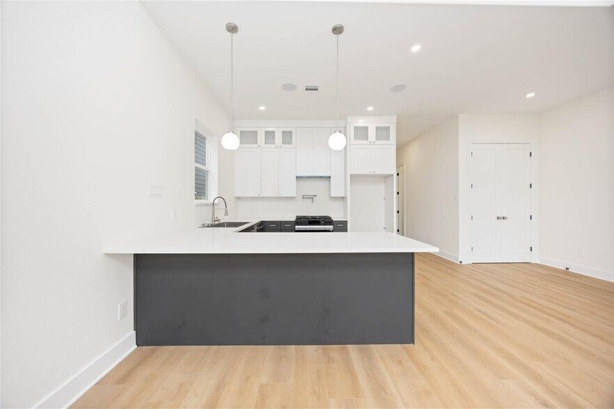 More Photos Of 422 E 41st St, Houston Multifamily For Sale
