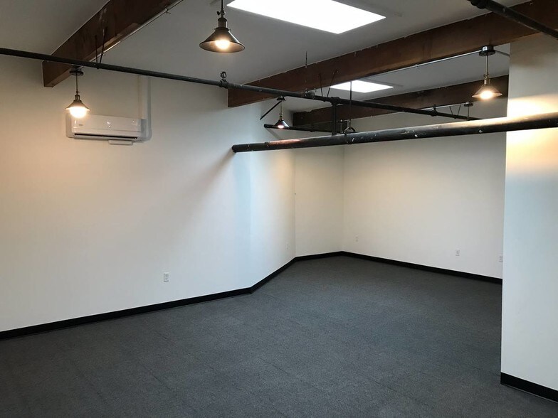 More Photos Of 2330 NW 31st Ave, Portland Flex For Sale