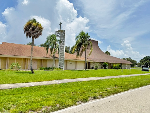 Primary Photo Of 4141 Deleon St, Fort Myers Religious Facility For Sale
