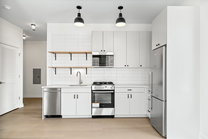 More Photos Of 4600 N Kenmore Ave, Chicago Apartments For Lease