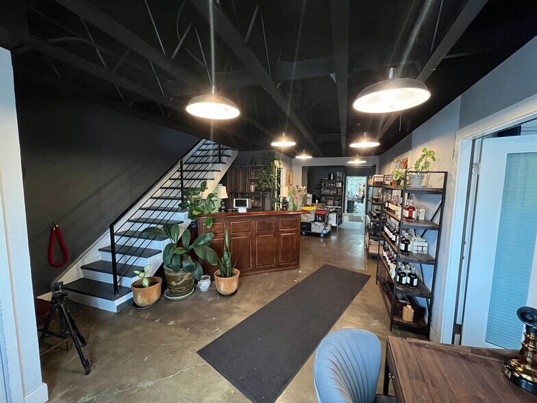 More Photos Of 1150-1162 S Lipan St, Denver Light Manufacturing For Lease