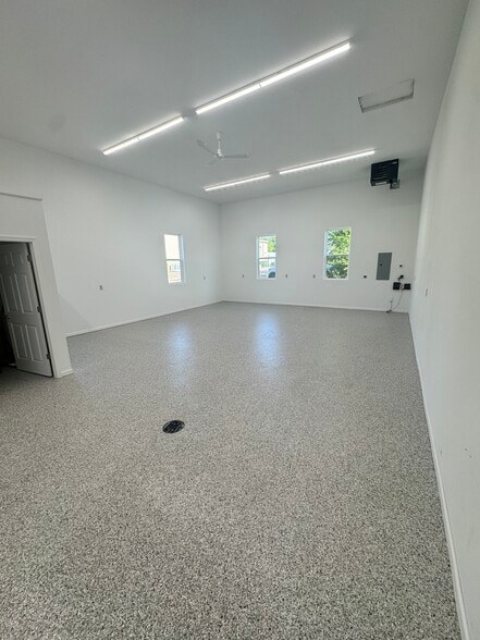 More Photos Of 6580 Lake Rd, Windsor Warehouse For Sale