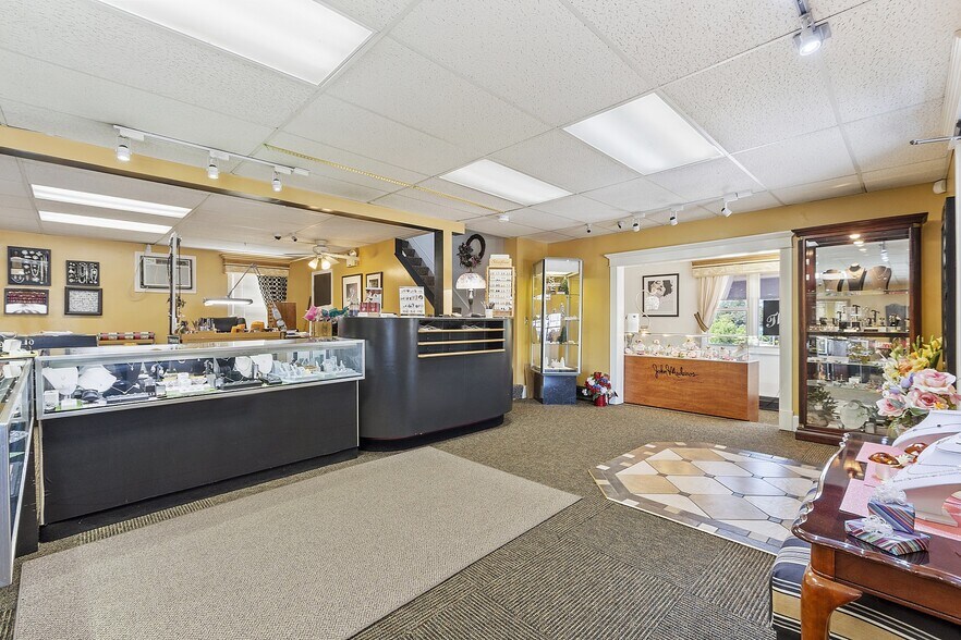 More Photos Of 12 Lindell Ave, Leominster General Retail For Sale