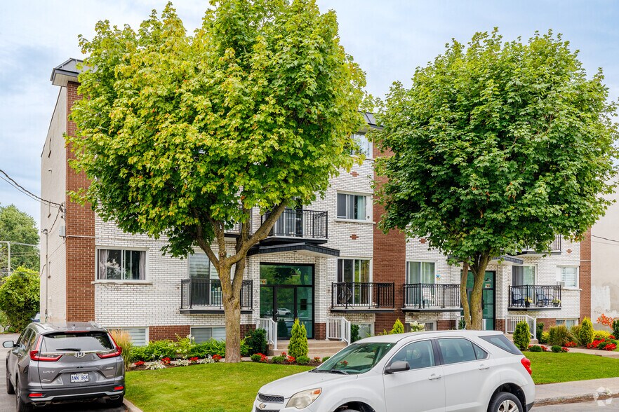 More Photos Of 3165 Rue De Mont-Royal, Saint-hubert Apartments For Sale