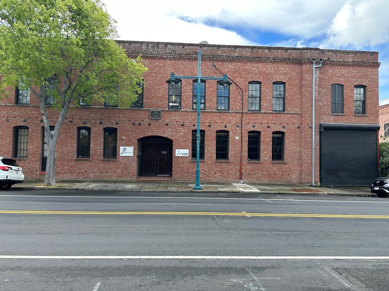 Primary Photo Of 1201 Park Ave, Emeryville Loft Creative Space For Lease