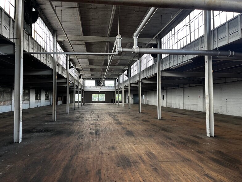 More Photos Of 50 Virginia Ave, Uniontown Warehouse For Lease