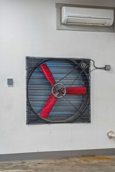 More Photos Of 1719 Signal Point Rd, Charleston Self Storage For Sale