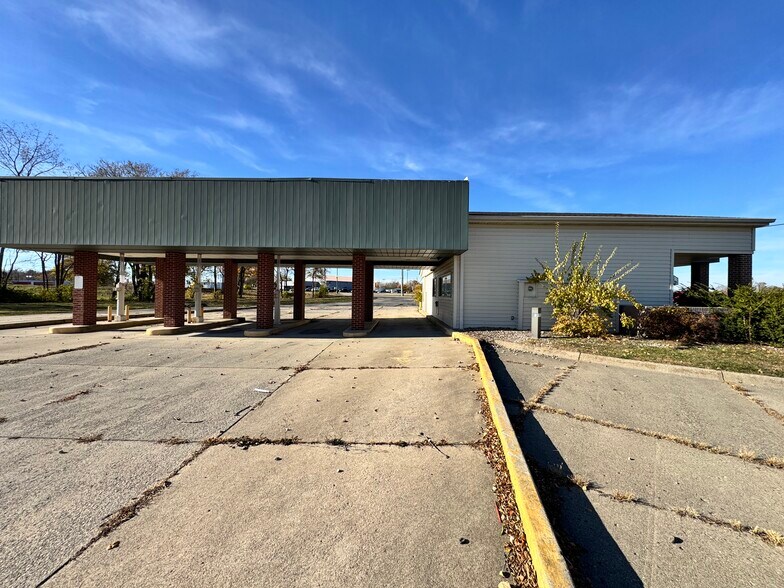 More Photos Of 525 E Hartman Rd, Anderson Medical For Sale