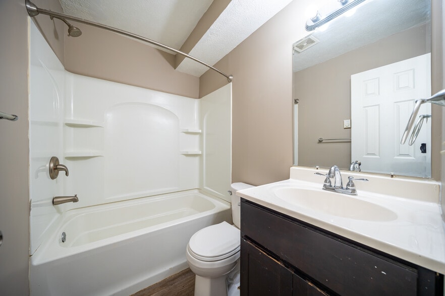 More Photos Of 1615 E 29th St, Lorain Apartments For Sale