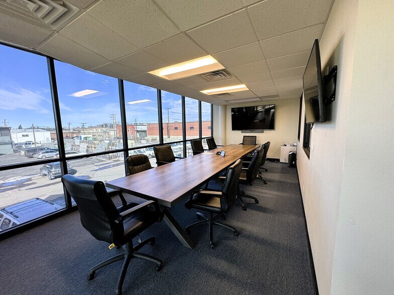 More Photos Of 1380 S Santa Fe Dr, Denver Flex For Sale