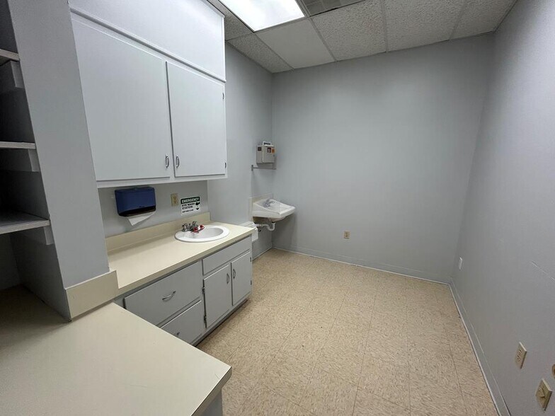 More Photos Of 507 W 3rd Ave, Albany Medical For Lease
