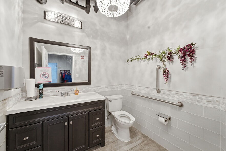 More Photos Of 13895 Hedgewood Dr, Woodbridge Medical For Sale