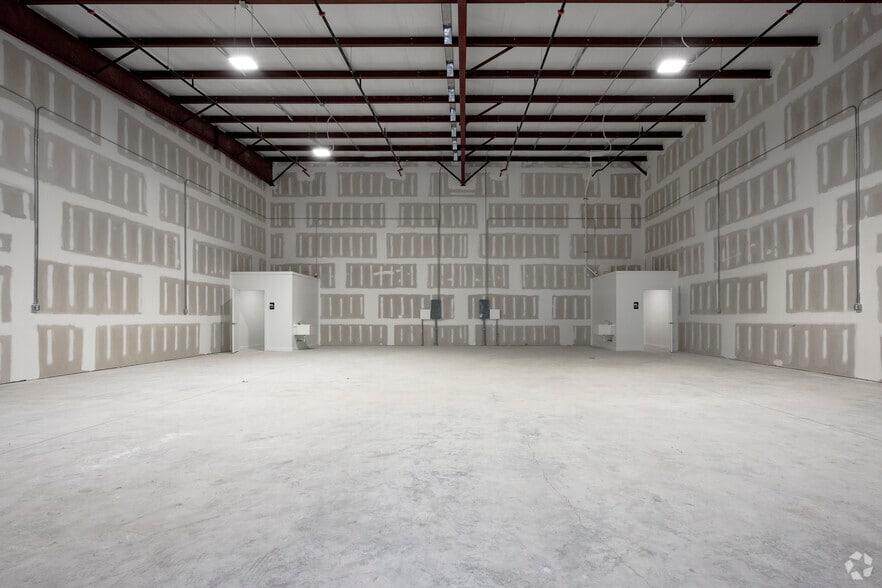 More Photos Of 452 Ninth St, Bunnell Light Distribution For Lease