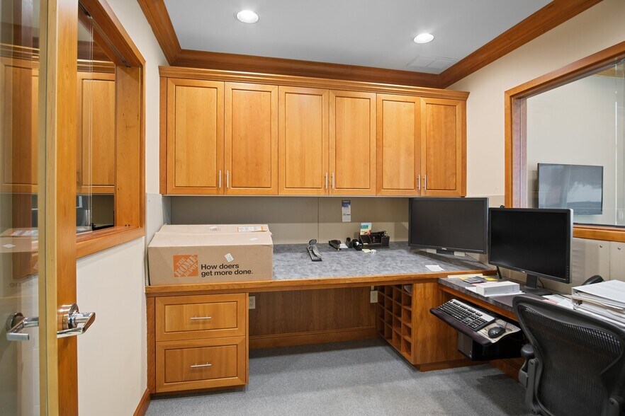 More Photos Of 9020 Brentwood Blvd, Brentwood Flex For Sale