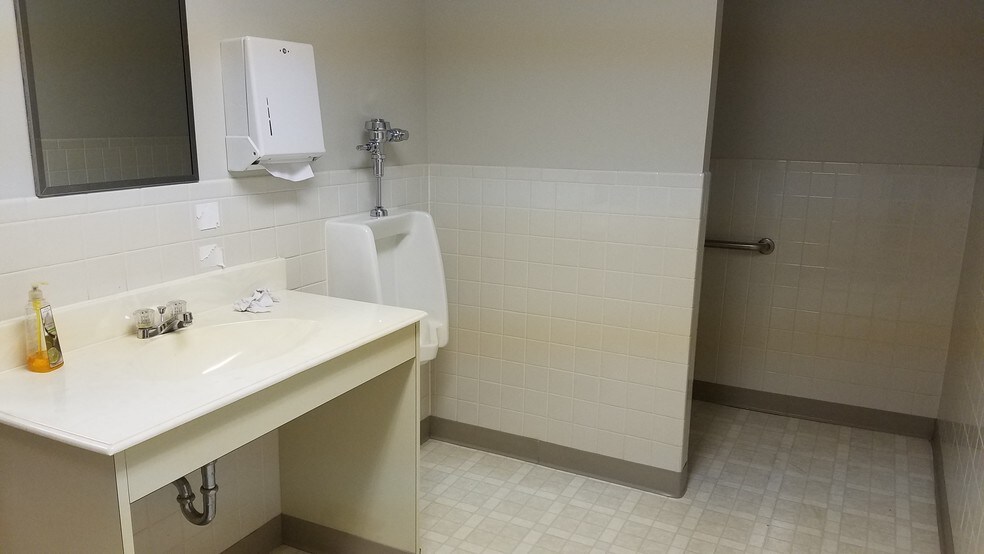 More Photos Of 4228 S Hocker Dr, Independence Office For Sale