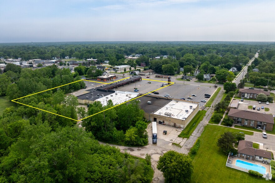 More Photos Of 11956-11972 N Saginaw St, Mount Morris General Retail For Lease