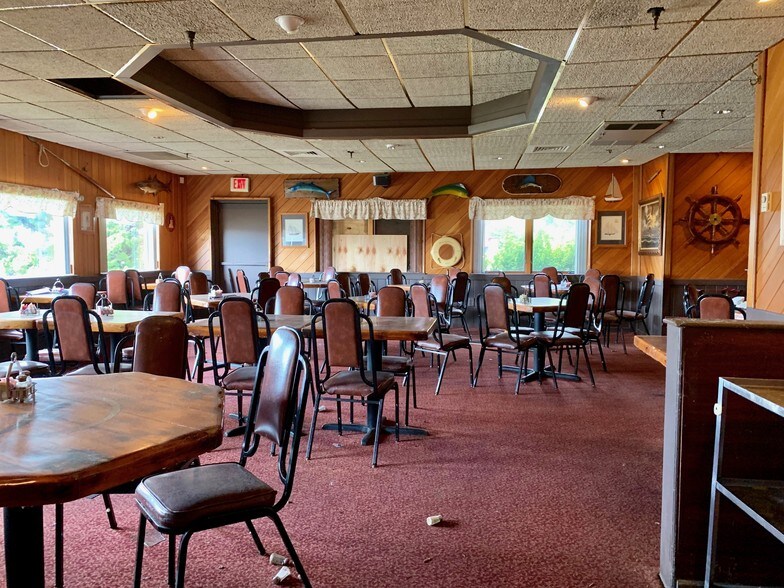 More Photos Of 101 Montauk Hwy, Lindenhurst Restaurant For Sale