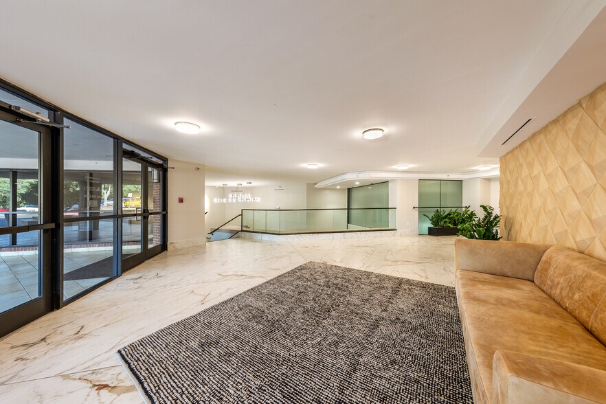 More Photos Of 3101 Bee Caves Rd, Rollingwood Office For Lease