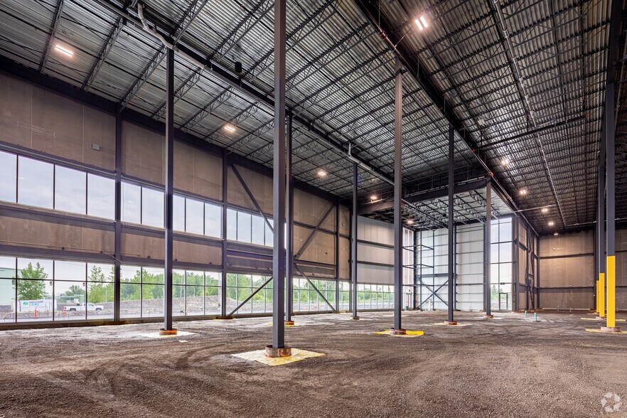 More Photos Of Boul des Générations, Montréal-Est Unknown For Lease