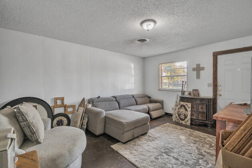 More Photos Of 604 N 3rd St, Haskell Multifamily For Sale