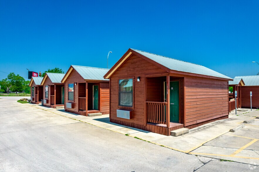 More Photos Of 108 E State Highway 72, Kenedy Hotel For Sale