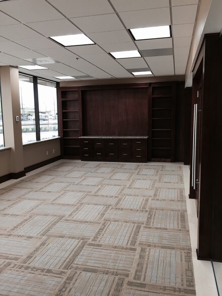More Photos Of 7604 Kempwood Dr, Houston Light Distribution For Lease