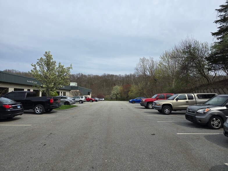 More Photos Of 362 Industrial Park Rd, Middletown Warehouse For Sale