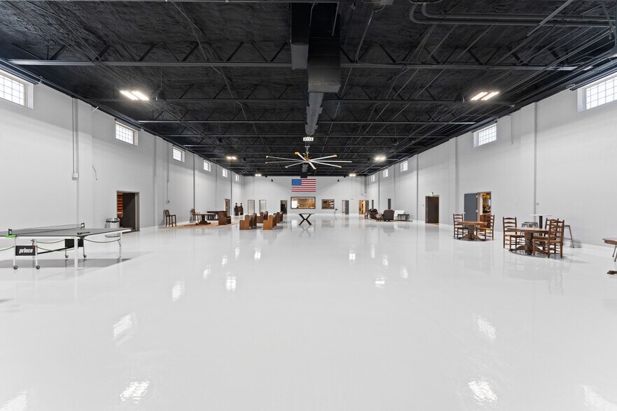 More Photos Of 1400 S Gribble St, Sherman Flex For Sale