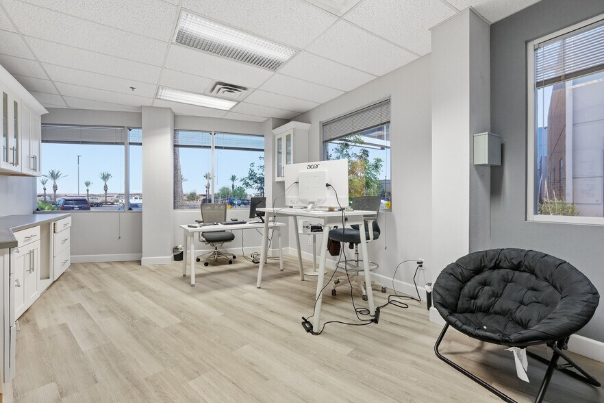 More Photos Of 3401 E Harbour Dr, Phoenix Light Manufacturing For Lease