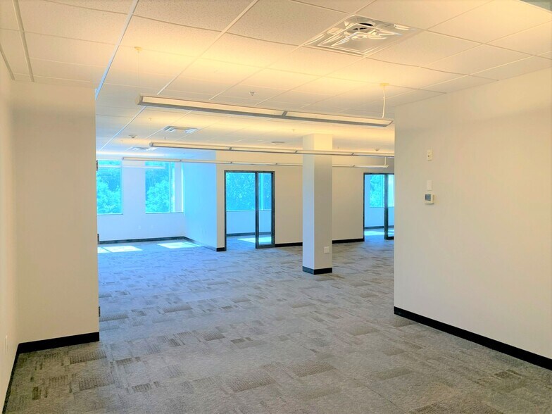 More Photos Of 135-141 Barnum Rd, Devens Manufacturing For Lease