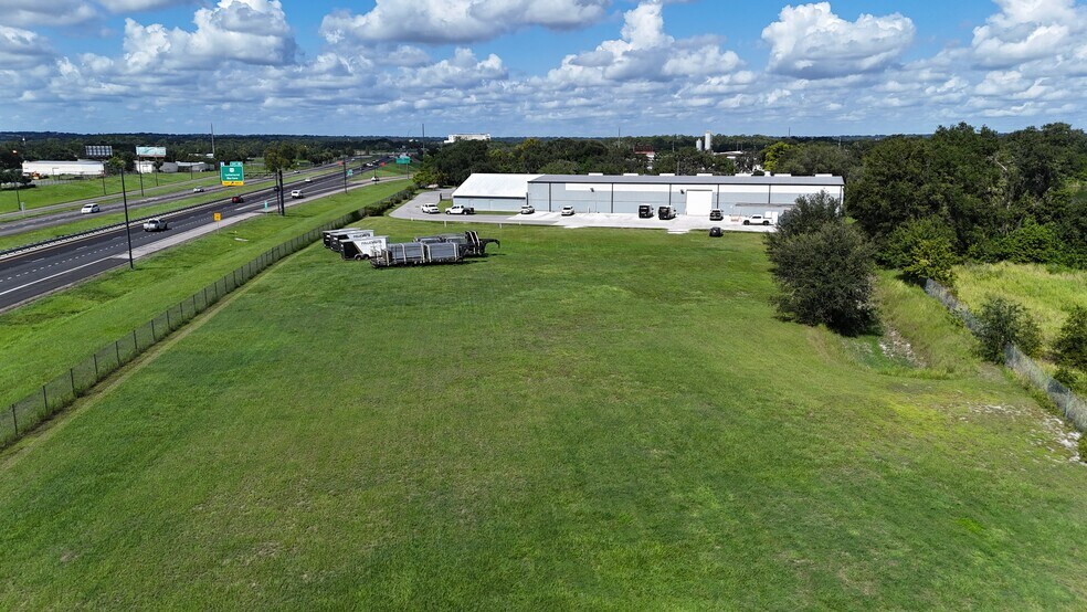 More Photos Of 3306 Waterfield Rd, Lakeland Warehouse For Lease