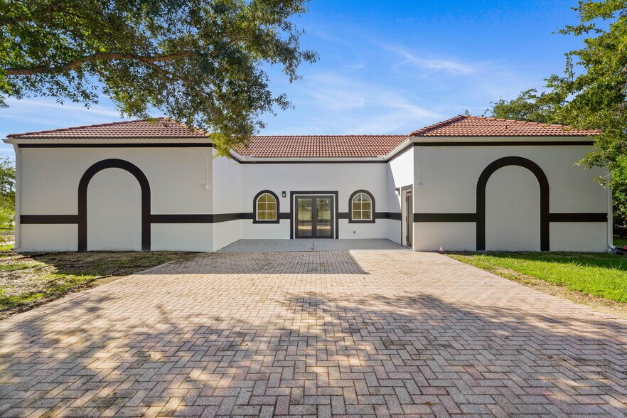 More Photos Of 1120 Village Lakes Blvd, Lehigh Acres Golf Course Driving Range For Lease