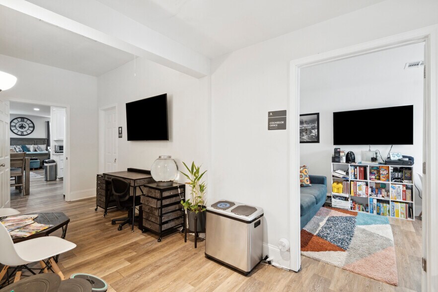 More Photos Of 8228 Oak St, New Orleans Office For Sale