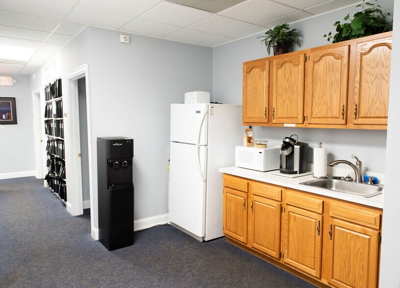 More Photos Of 3707 W Market St, Greensboro Office For Sale