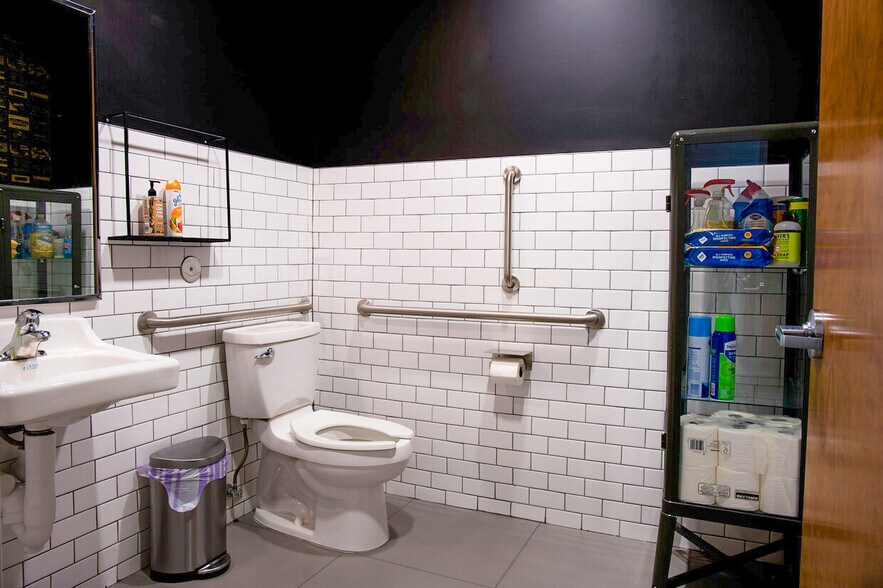 More Photos Of 1095 W Rio Salado Pky, Tempe Loft Creative Space For Sale