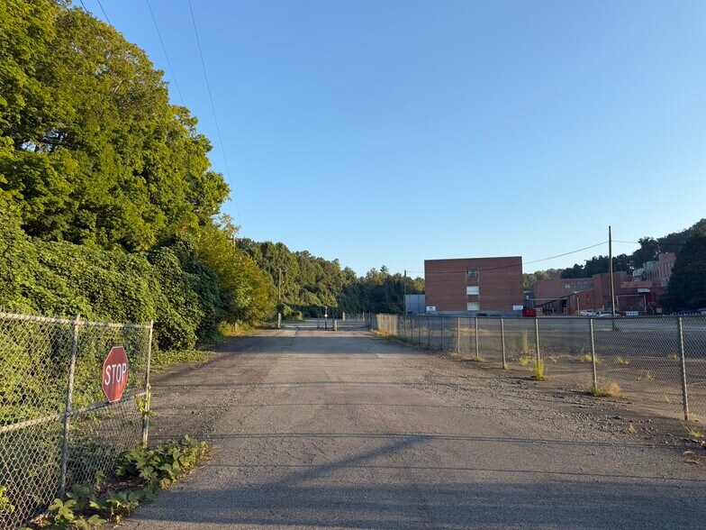 More Photos Of 315 E Main St, Elkin Industrial For Sale
