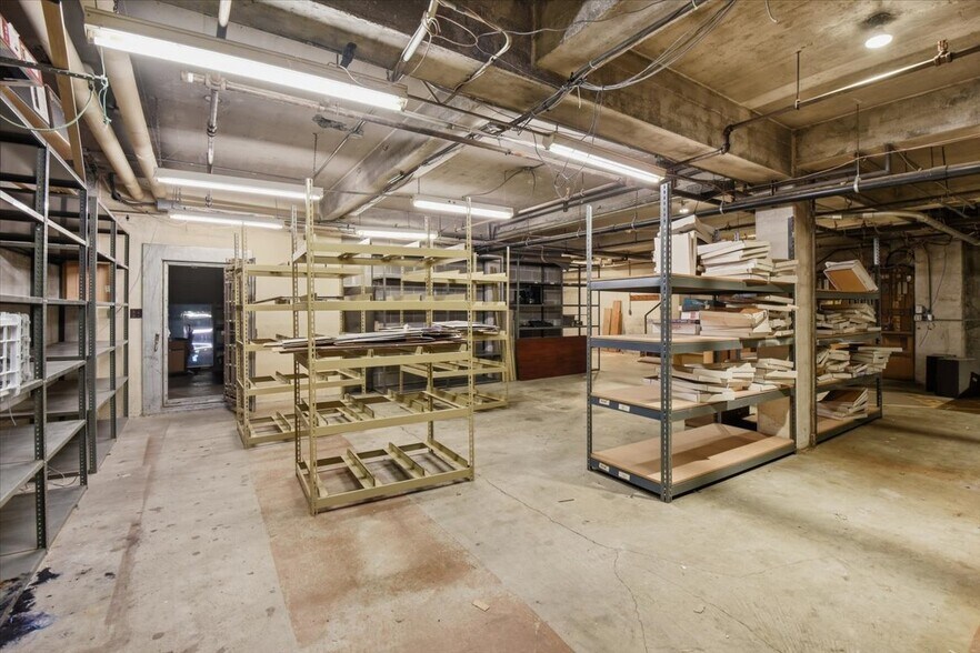 More Photos Of 10310 Aurora Ave N, Seattle Warehouse For Sale