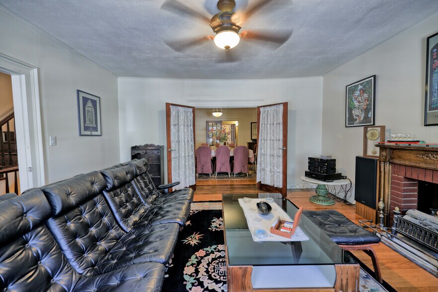 More Photos Of 511 Warren St, Hudson Storefront Retail Residential For Sale