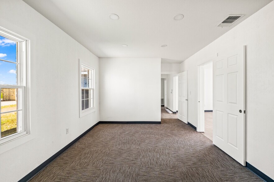 More Photos Of 1809 114 Hwy, Levelland Industrial For Lease