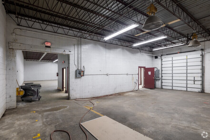 More Photos Of 631 6th Ave, Huntington Storefront For Lease