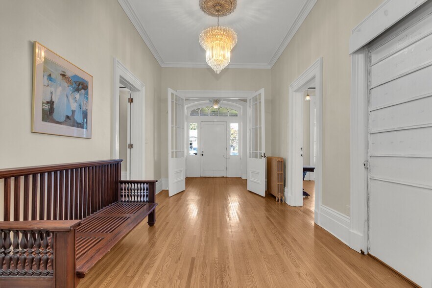 More Photos Of 389 King St E, Gananoque Office For Sale