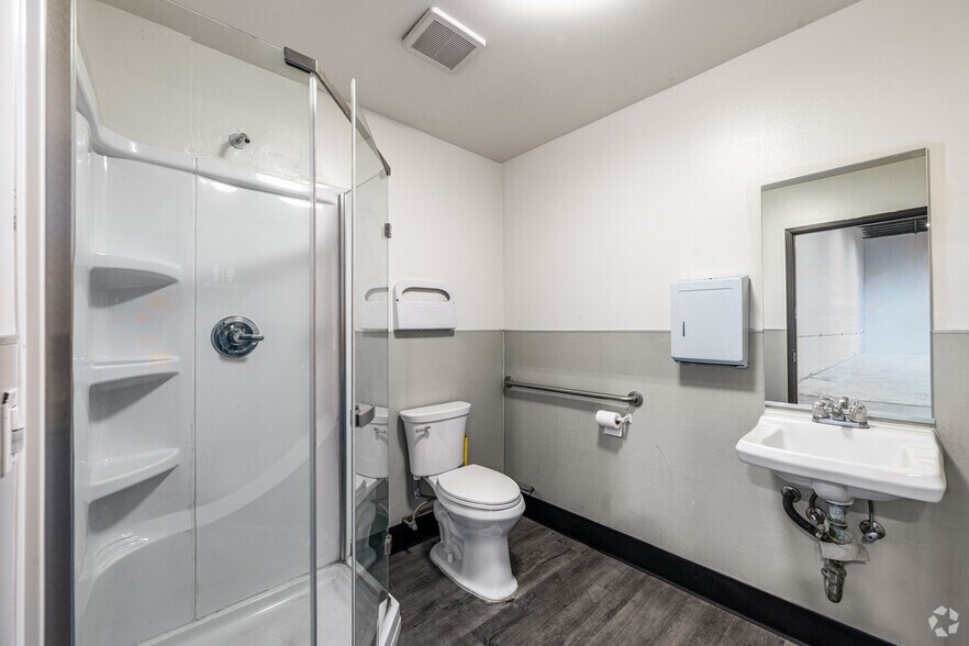 More Photos Of 4802 Littlejohn St, Baldwin Park Warehouse For Lease