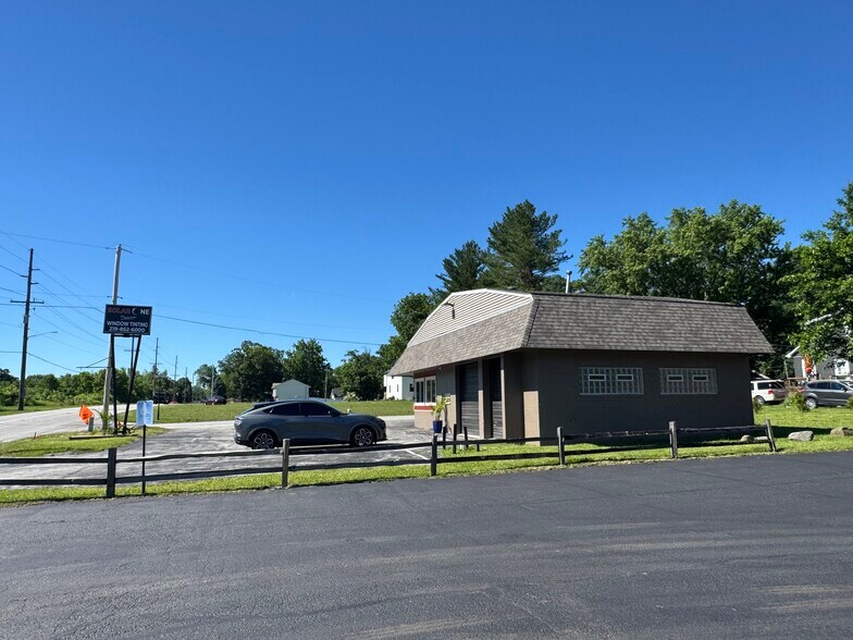 More Photos Of 13536 Morse St, Cedar Lake General Retail For Sale