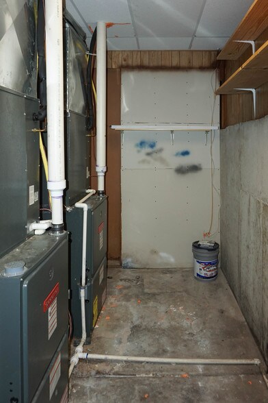 More Photos Of 1126 Old Route 66, Saint Robert Office For Sale