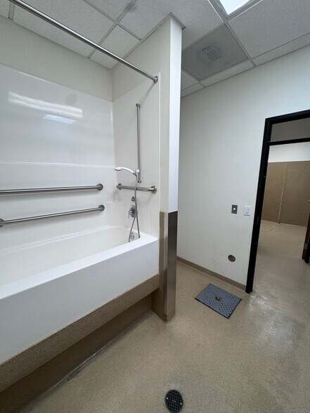 More Photos Of 7527 Draper Ave, La Jolla Medical For Lease