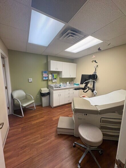 More Photos Of 5714-5724 Signal Hill Ct, Milford Medical For Sale