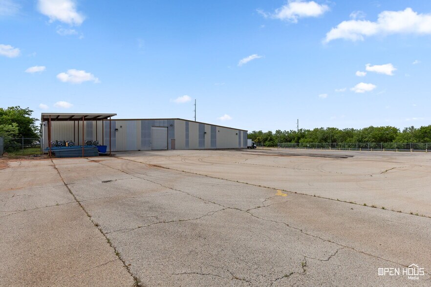 More Photos Of 208 Randy Dr, Wichita Falls Warehouse For Sale